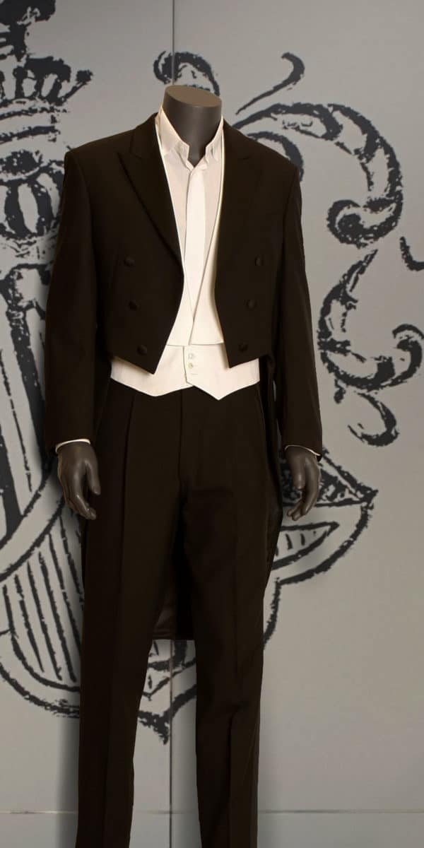 Location Habit pantalon noir gilet piqué blanc, 4 jours